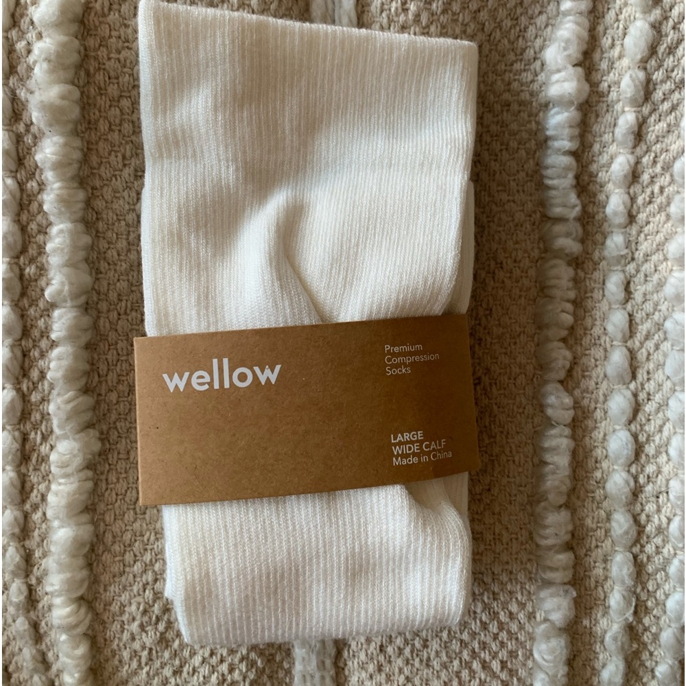 NWT Wellow Cream Plus Size Compression Sock-Wide Calf